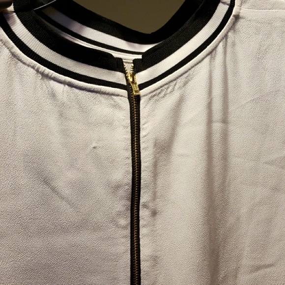 Kaari Blue Atlas Hi-Lo Top w/Contrast Neckline - Picture 5 of 6